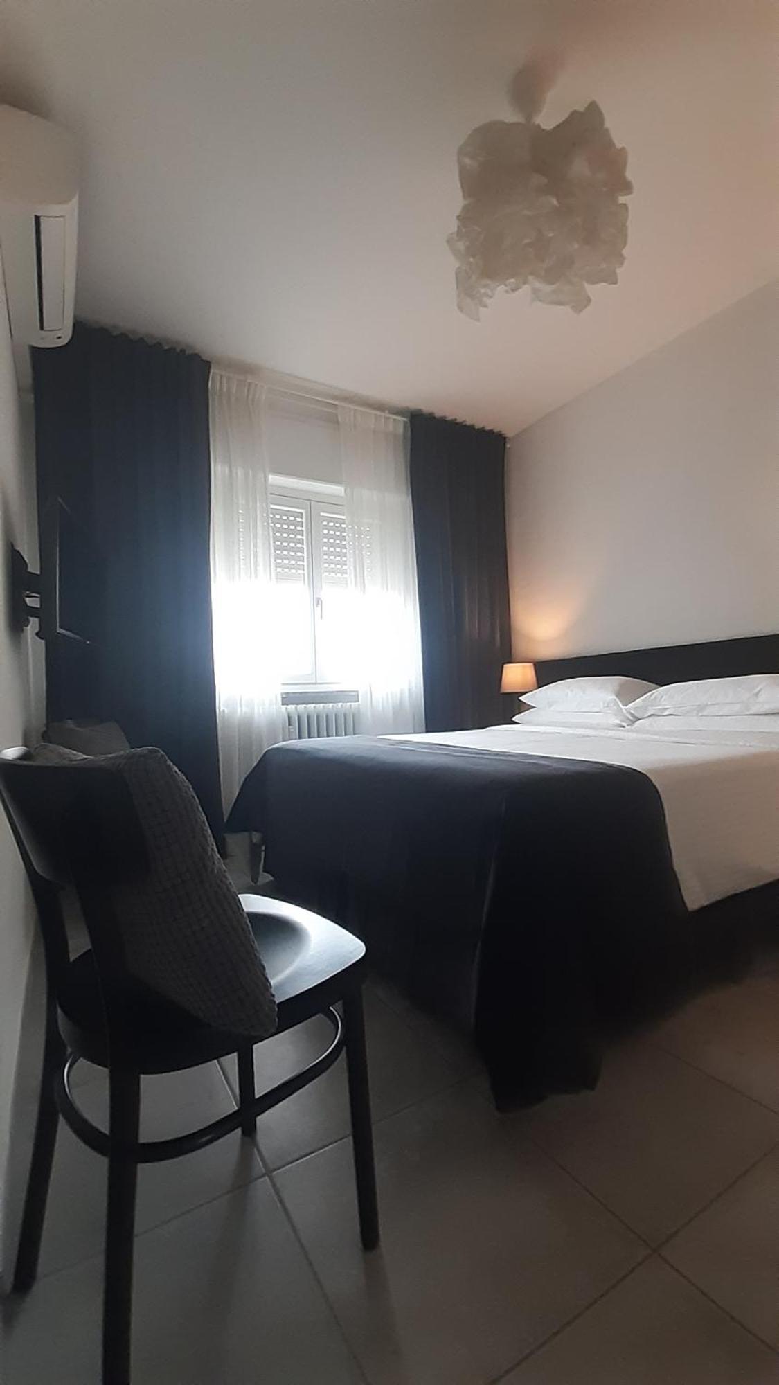 Double or Twin Room Private Bathroom