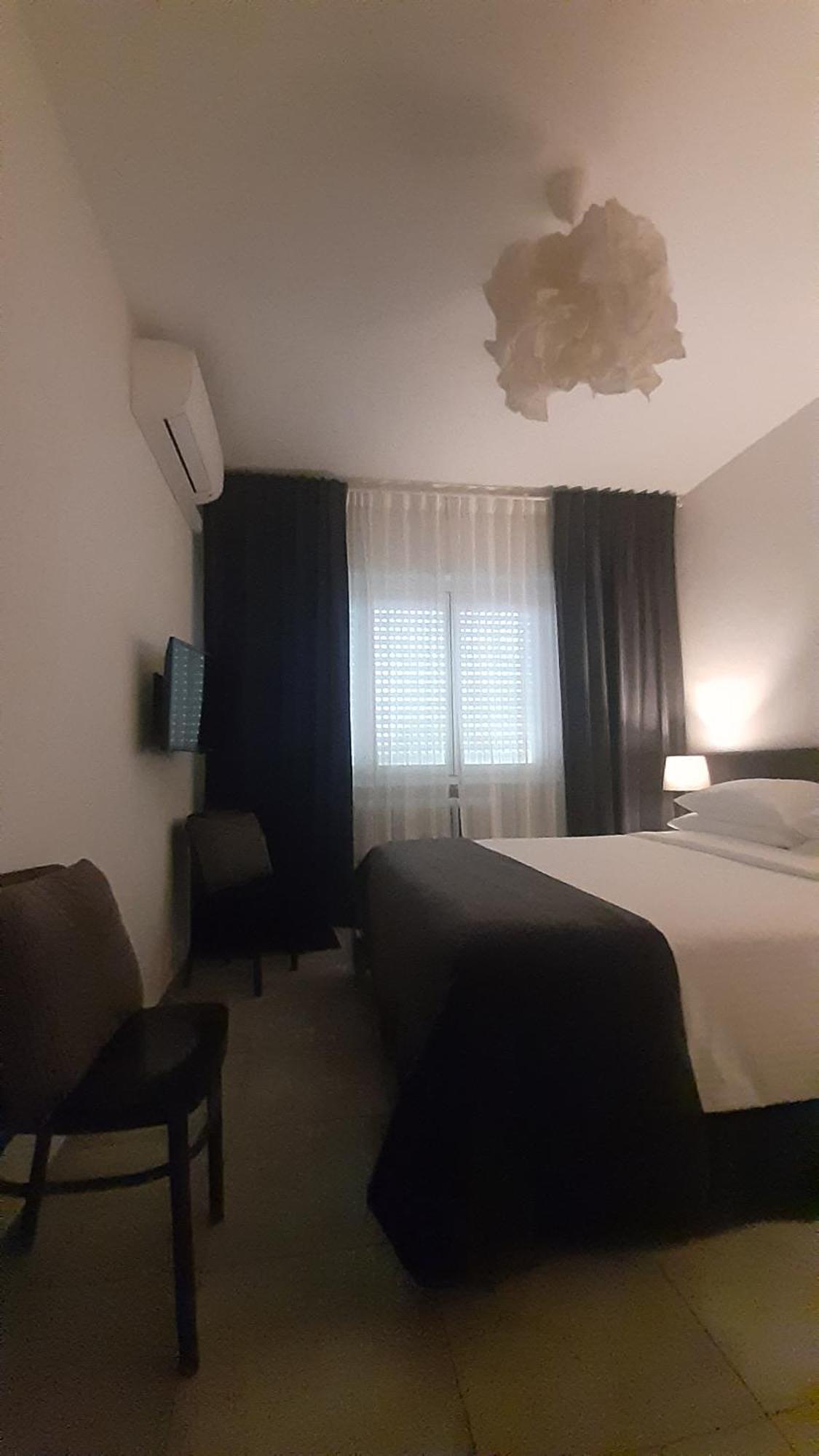 Double or Twin Room Private Bathroom